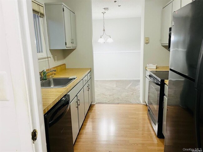 Photo - 219 Springmeadow Dr Unit J