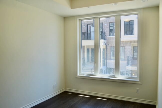 Building Photo - 140 Long Branch Av Unit x