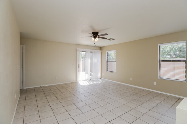 Photo - 2200 E Spruce Dr