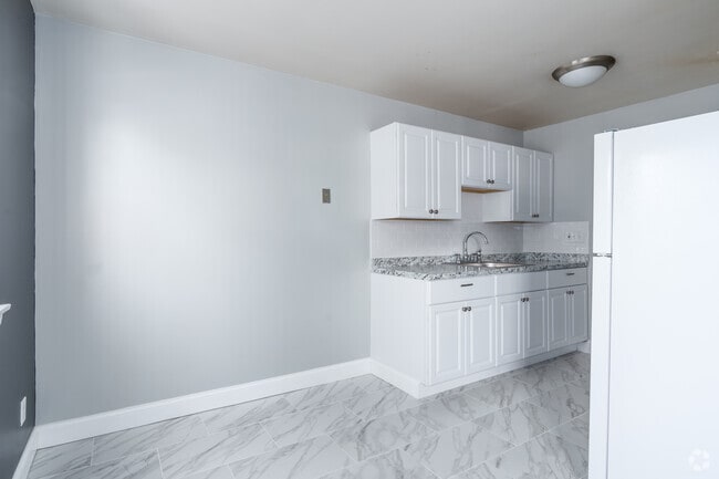 1BR, 1BA 950SF