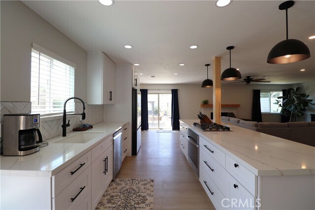 586 Poppy Ln