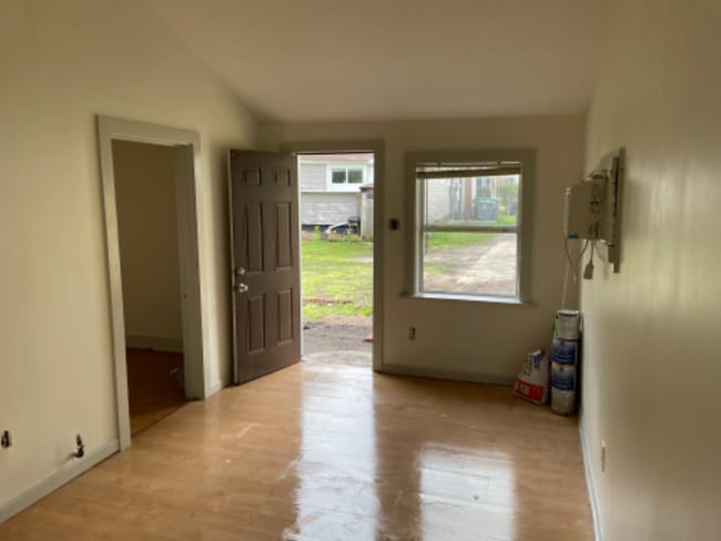 2053 Linden Ave Unit 4