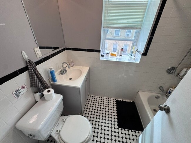Photo - Four bedroom in Great Packards corner apartment Unidad #27