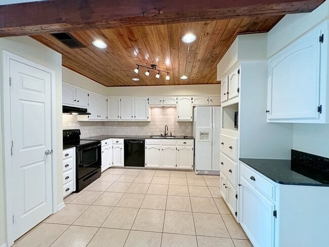 Custom Remodeled Townhome off Jefferson Hwy - Custom Remodeled Townhome off Jefferson Hwy