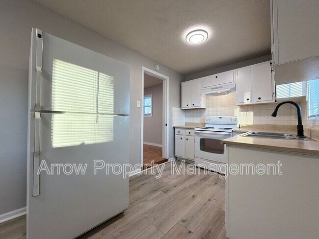 Photo - 2205 Holdrege St Unidad 2