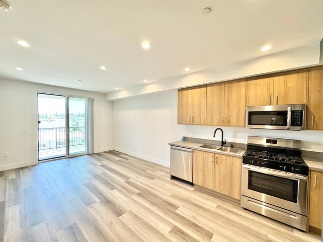 Photo - 11155 Huston St Unidad 306