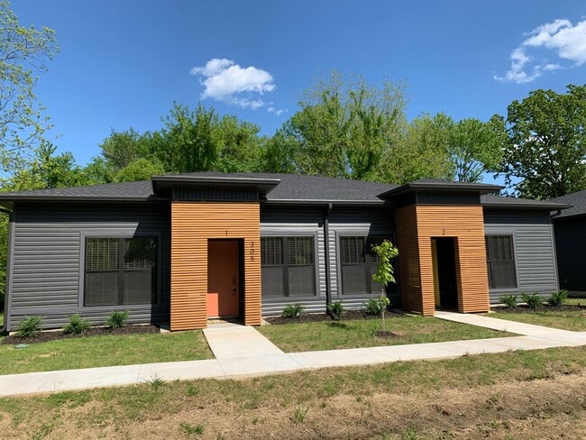 Building Photo - *****L@@K AT ME - 3 BR/2 BA BRYANT DUPLEX FOR RENT*****
