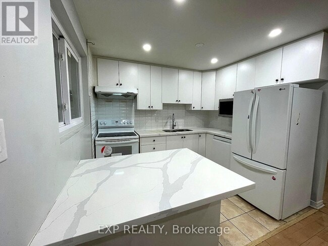 Photo - 184 Hollyberry Trail