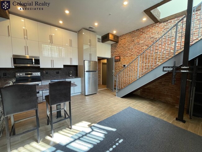Building Photo - 1022 Commonwealth Ave Rental