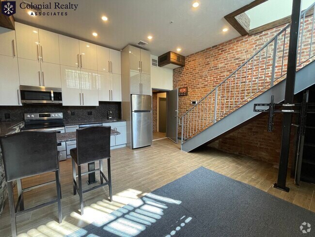 Building Photo - 1022 Commonwealth Ave Rental
