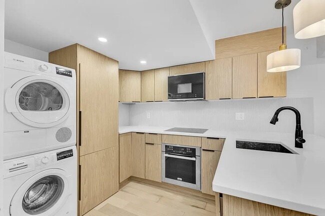 Photo - 704 Eighth Avenue Unidad GARDEN