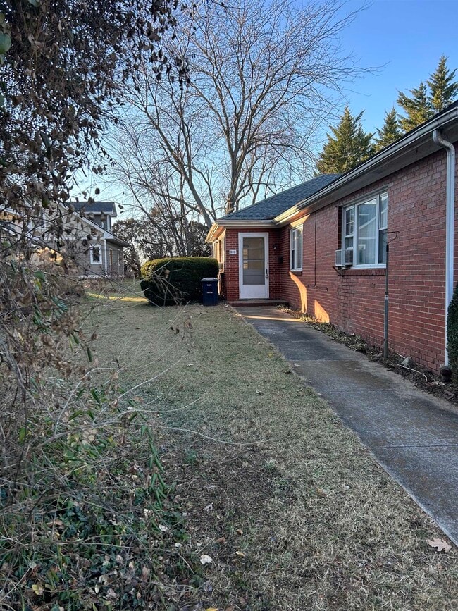 Building Photo - 383 Monticello Ave Rental