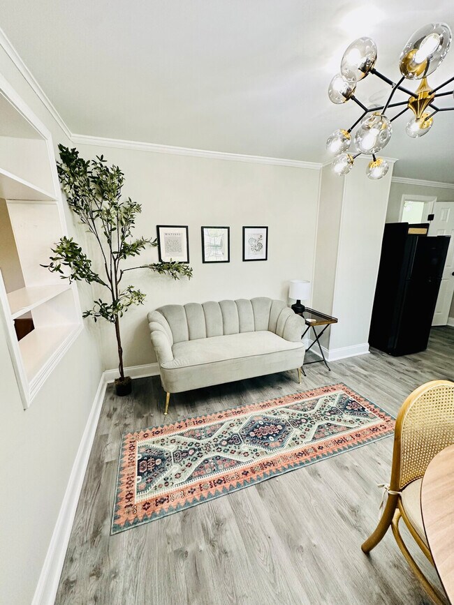 1B Christopher St Unit SI ID1234784P
