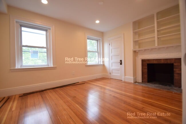 Photo - 1624 Beacon St
