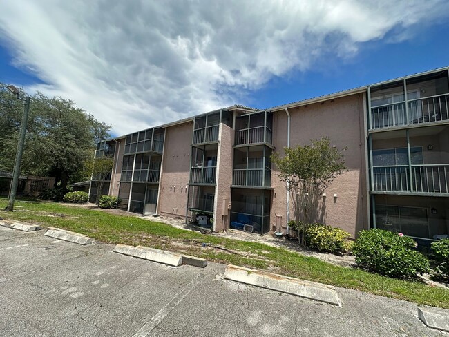 Building Photo - 2br - 1000ft2 - Affordable UPTOWN AREA 2 F... Unit 200 Rental