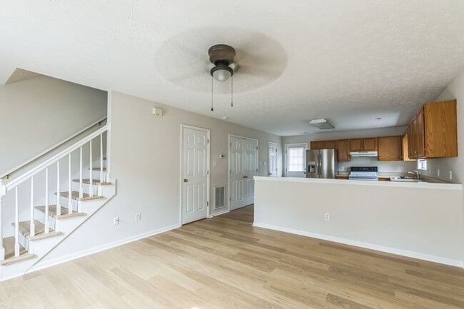 Building Photo - Newly renovated 2bd/1.5 bath end unit town... Rental
