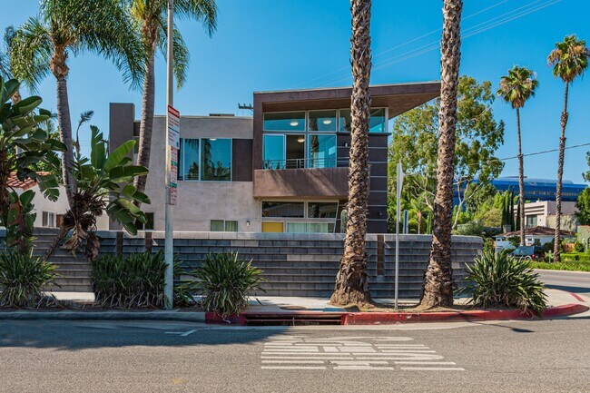 501 N San Vicente Blvd