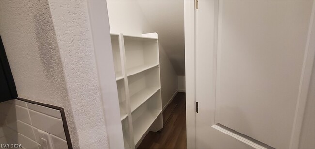 Photo - 184 Wewatta Ave