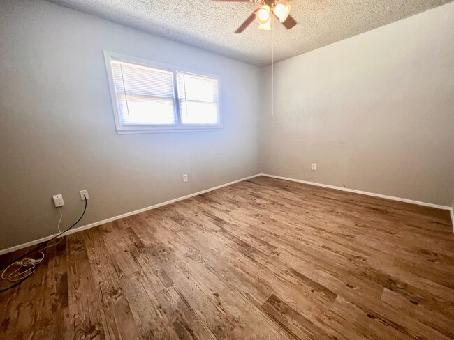 Photo - 525 42nd St Unit B