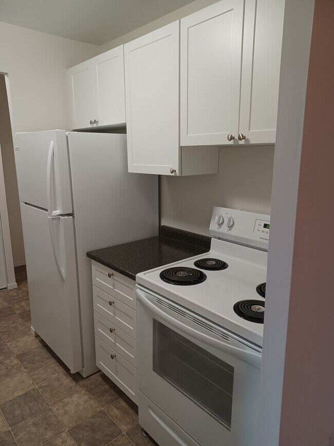 Photo - 250 Hincks St