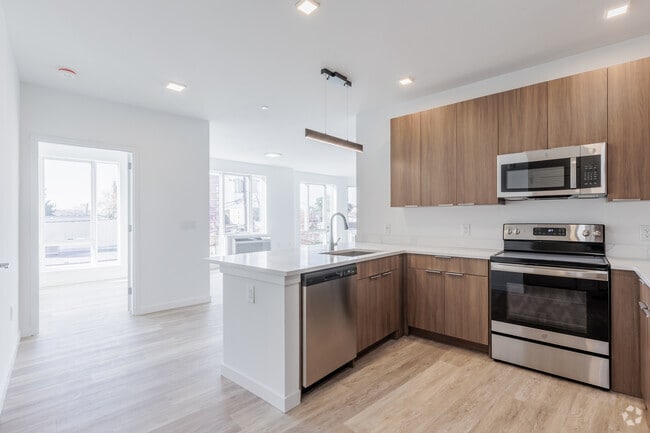 2BR 2BA - 300 STATE