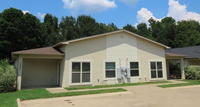 Building Photo - 3922 McDonald Rd Unit 3922 McDonald Rental
