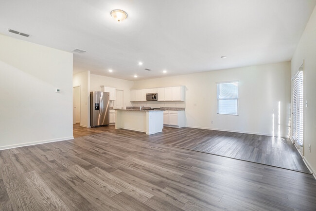 Photo - 1026 Feldman Chase