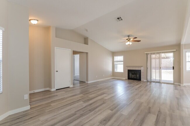 Photo - 909 Dodge St