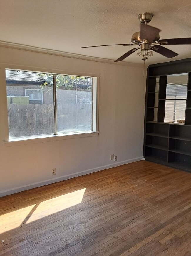 Photo - House plus studio!