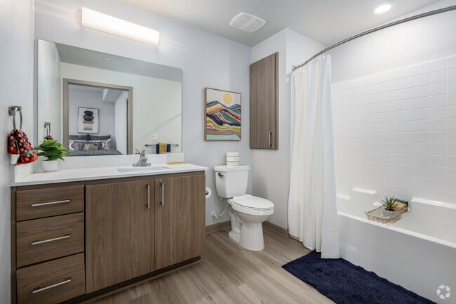 4BR, 4BA - 1395SF - First Bathroom