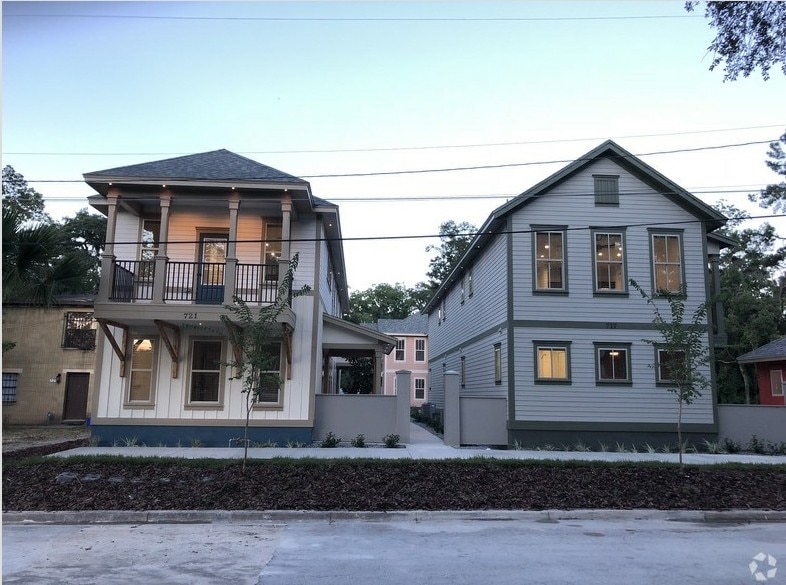 Foto principal - 711 NW 10th St