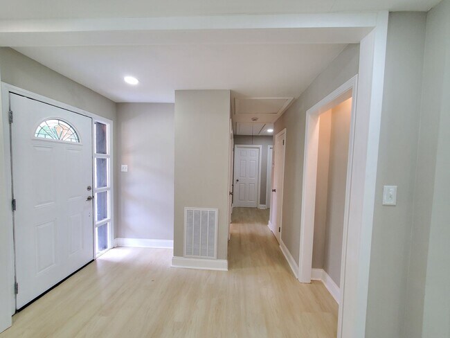 Photo - Beautiful Remodeled 3 Bedroom 2 Bath Home ...