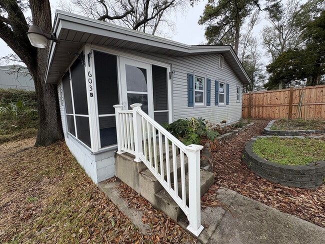 Building Photo - 603 41st Ave S