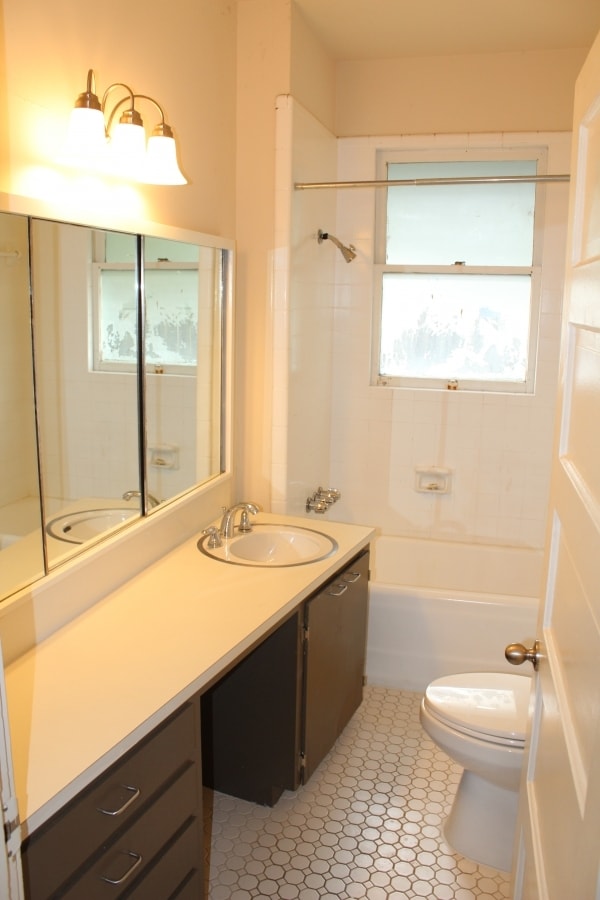 Photo - 909 W 30th St