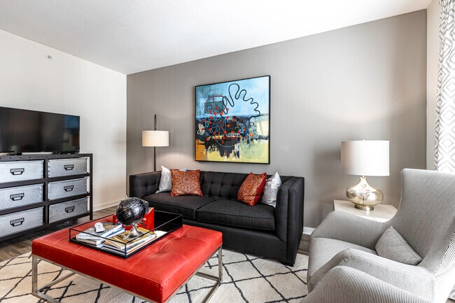 1BR, 1BA - 760SF - RM West