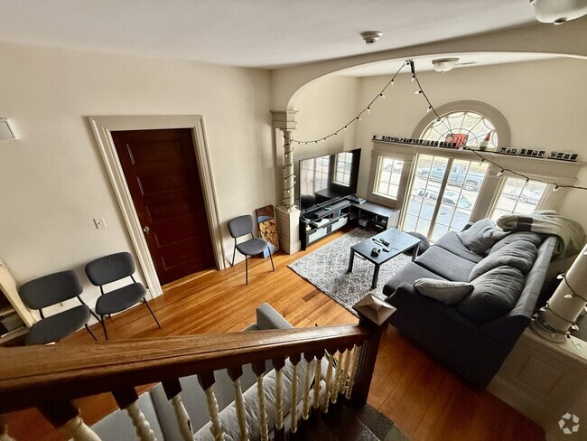 Building Photo - 48 Englewood Ave Unit 2 Rental