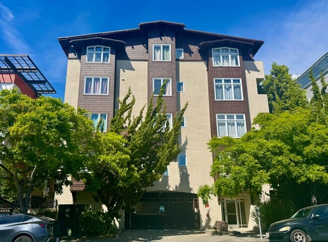 Apartamento en la planta superior - 2029 Channing Way Unidad 4D