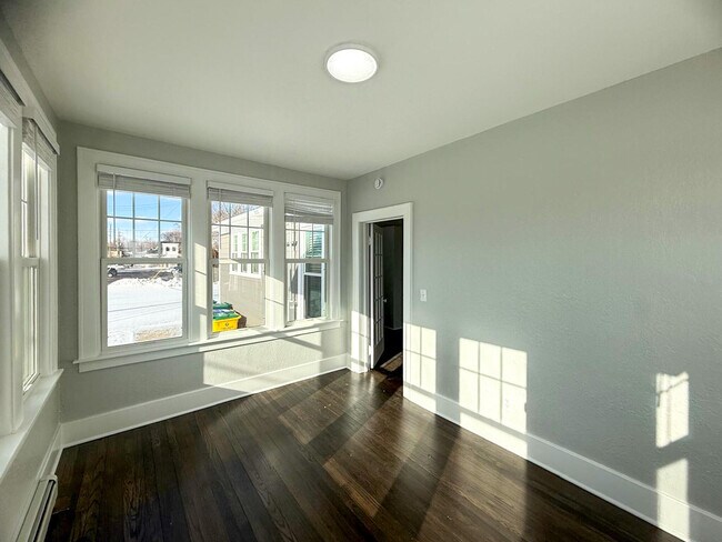 Photo - 36465 Main St