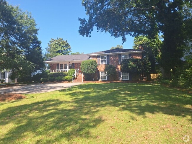 Building Photo - Magnificent Four Bedroom Home - Minutes Aw...