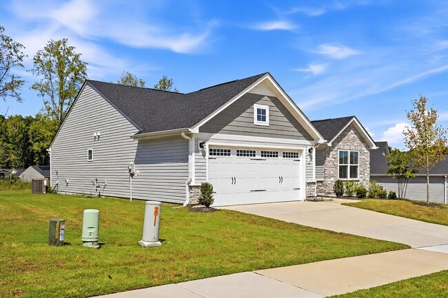 75 Clove Hitch Ln