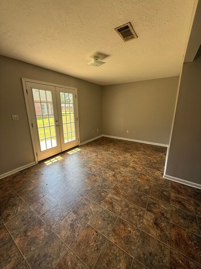 Photo - University Place 2- Charming Townhouse Apartment Unit C4