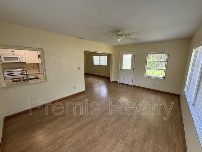 Photo - 144 Stafford Cir