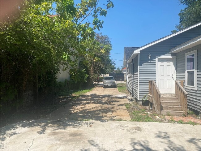 Photo - 7410 Longview St