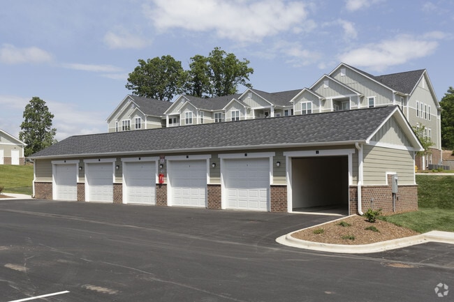 Garages disponibles - Seasons at Cane Creek
