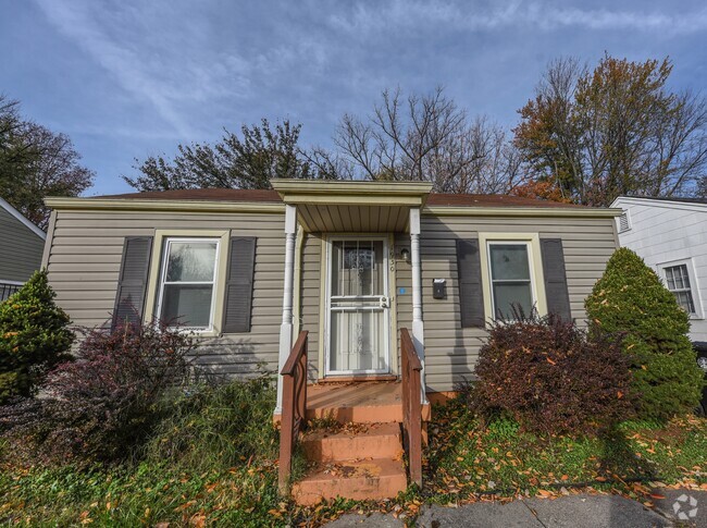 Building Photo - 1930 Beech St Rental