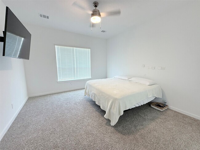 Photo - 1609 Sunbend Ln