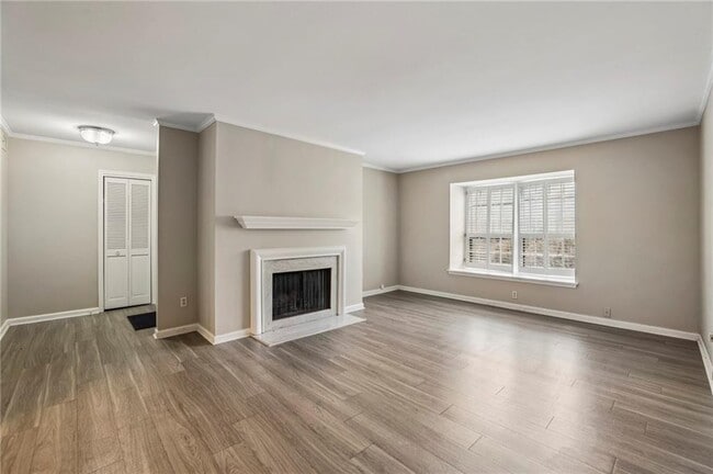 Photo - 103 La Rue Pl NW