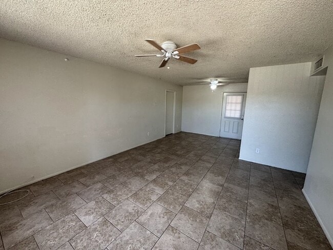 Photo - 4330 N 87th Ave