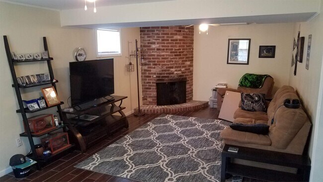 Photo - 9143 Switzer St