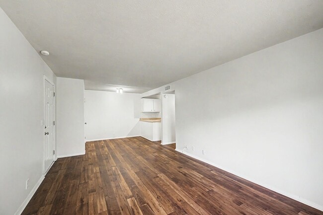 Photo - 709 Ashlawn Pl